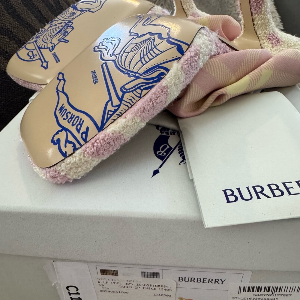 BURBERRY
Pink & Yellow Fabric Heeled Sandals‎ size 36 - Picture 12 of 13